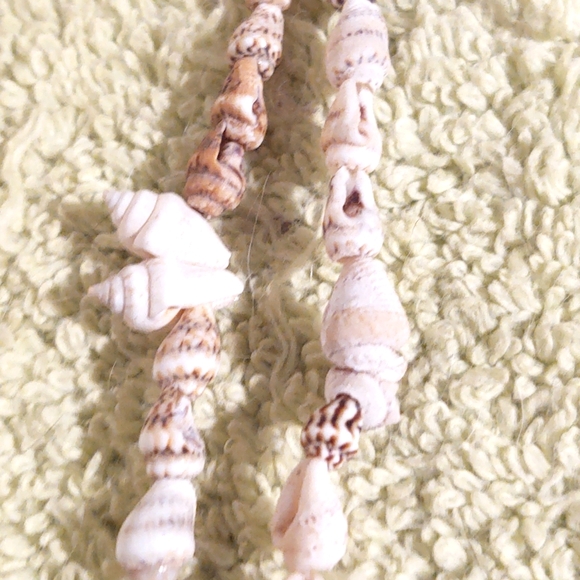 TWO Strands Sea Shell 16" Necklaces - Picture 2 of 4